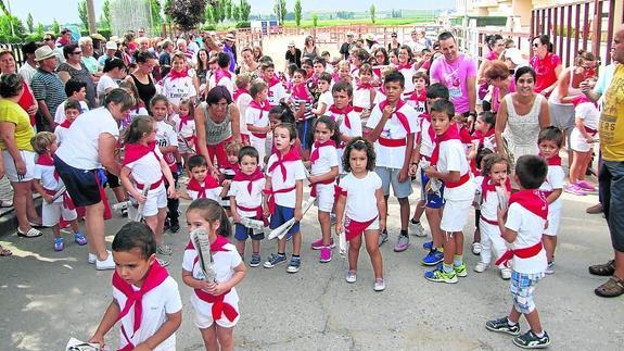 Valentía, diversión y pasión taurina en el encierro infantil de Villoruela