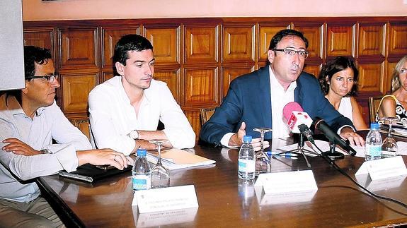 El PP resume su programa electoral en un plan de acción de gobierno