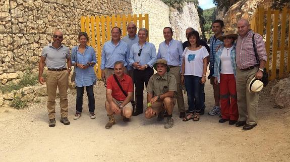 Distintos empresarios de la región conocen con Cajaviva los yacimientos de Atapuerca