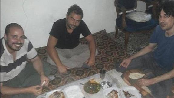 El guía de los tres fotógrafos desaparecidos cometió el error de narrar su viaje en Internet