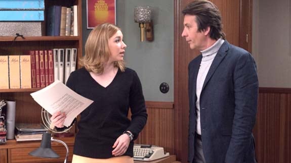 Aguirre le dice a Leonor que se marcha a París para pedirle el divorcio a su mujer