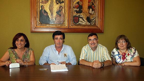 El alcalde de Cuéllar recalca que los ediles liberados cobran «como un funcionario medio»