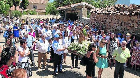 Bailes y loas para celebrar con alegría a Santa Ana, patrona de Galinduste