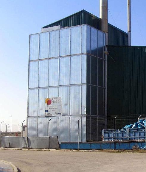 La planta de biomasa pasa a manos municipales tras dos millones de inversión