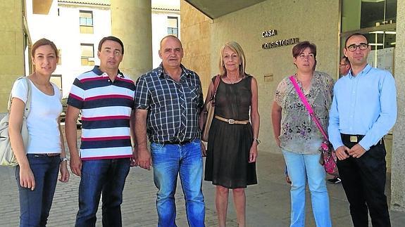 El PSOEllevará las reivindicaciones de Villamayor a Las Cortes y La Salina