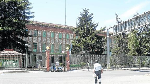 La medalla de oro de la ciudad realza los 75 años de la Fábrica de Armas