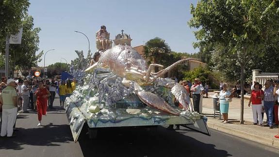 Miles de personas exaltan en Herrera de Pisuerga al cangrejo de río