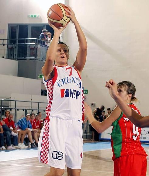 Avenida ficha a Ana Lelas durante dos meses para paliar las ausencias de sus 'WNBA'