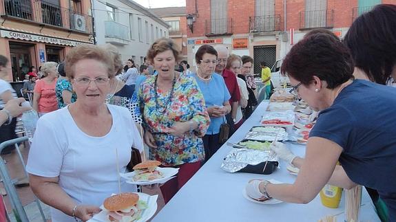 La iglesia se arregla a bocados