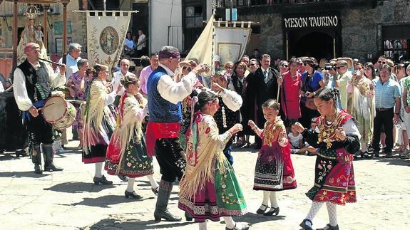 Bailes para la Virgen de las Nieves