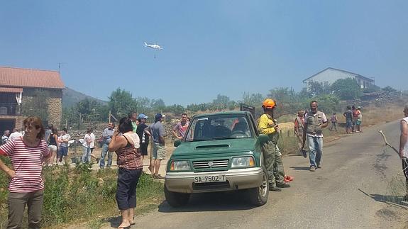 Un fuego en el Parque Natural de las Batuecas amenaza a Cepeda