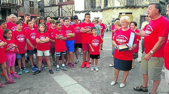 Homenaje a Antonio García en Monforte de la Sierra durante las fiestas del Cristo
