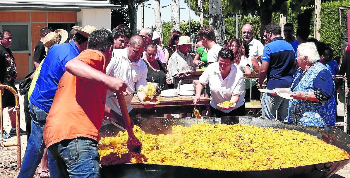 1.200 raciones de solidaridad para los vecinos de Doñinos de Salamanca