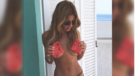 La extronista Oriana Marzoli hace estallar las redes sociales con un veraniego top less