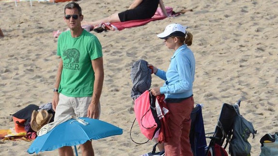 La infanta Cristina e Iñaki Urdangarín, sonrientes tras 'recuperar' a sus hijos en Bidart