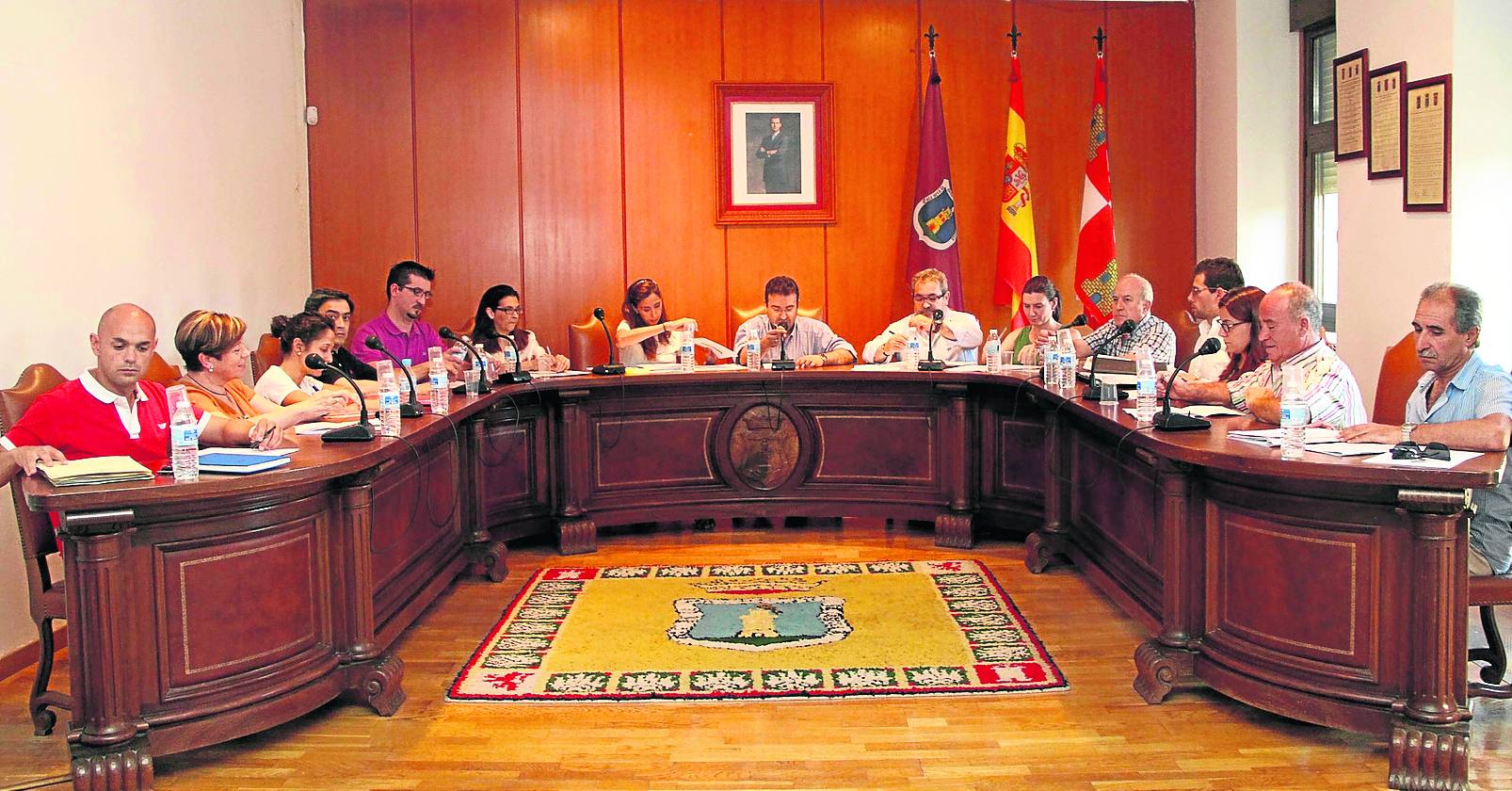 El cese de dos funcionarias enfrenta ahora a la oposición y al PP de Peñafiel