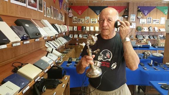 Un vecino de Villavicencio abre hoy un museo con más de 300 modelos de teléfonos