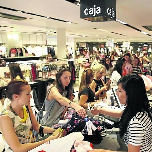 El nuevo convenio colectivo del comercio entra en vigor con un 0,4% de subida salarial