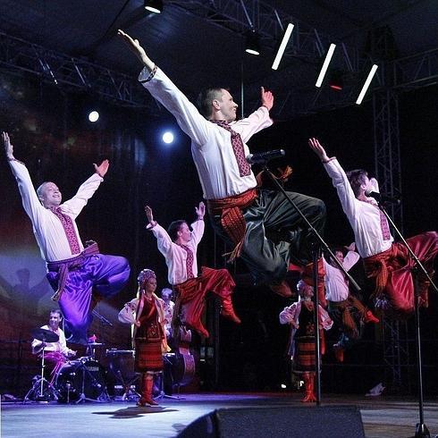 El ballet estatal de Kiev acerca a la villa su espectáculo ‘Los cosacos de Ucrania’