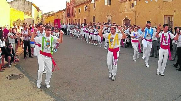 Las danzas típicas de Mazariegos vuelven a protagonizar las fiestas
