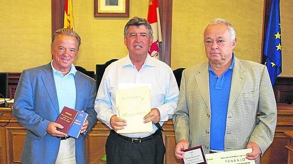 La familia Santonja dona a Béjar 1.400 ejemplares de su biblioteca particular