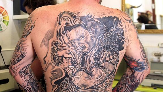 Sanidad realiza 35 inspecciones al año en centros de ‘piercing’ y tatuaje