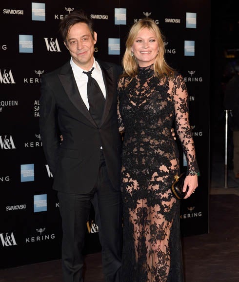 Kate Moss no se da por vencida y está dispuesta a recuperar a su marido, Jamie Hince