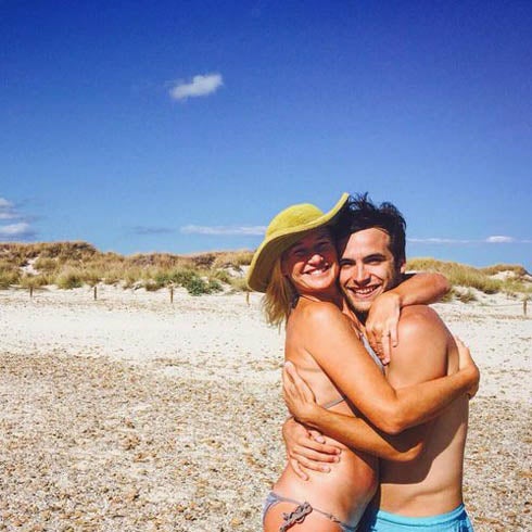 Merche y su hijo Carlitos en 'Cuéntame' coinciden en una playa de Ibiza