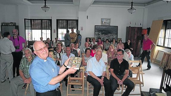 El misionero Joaquín Sánchez Gómez presenta su libro ‘Ledrada, mi pueblo’