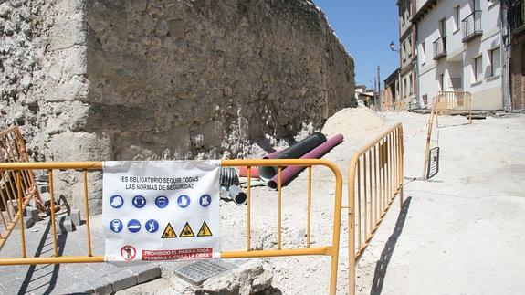 Avanzan las obras de la calle San Esteban y terminan las de la carretera de Peñafiel