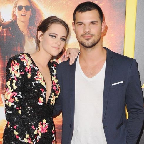 Los amigos Kristen Stewart y Taylor Lautner, de nuevo juntos en una alfombra roja