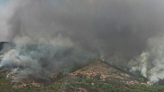 Un nuevo incendio activo en Corullón alcanza el nivel 1 de alerta de Infocal
