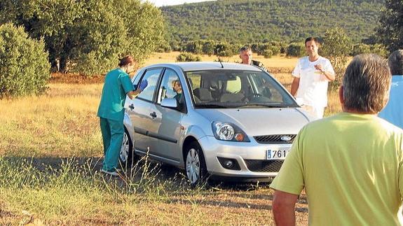 Hallan el cadáver de un hombre dentro de su coche en Villanueva de las Peras