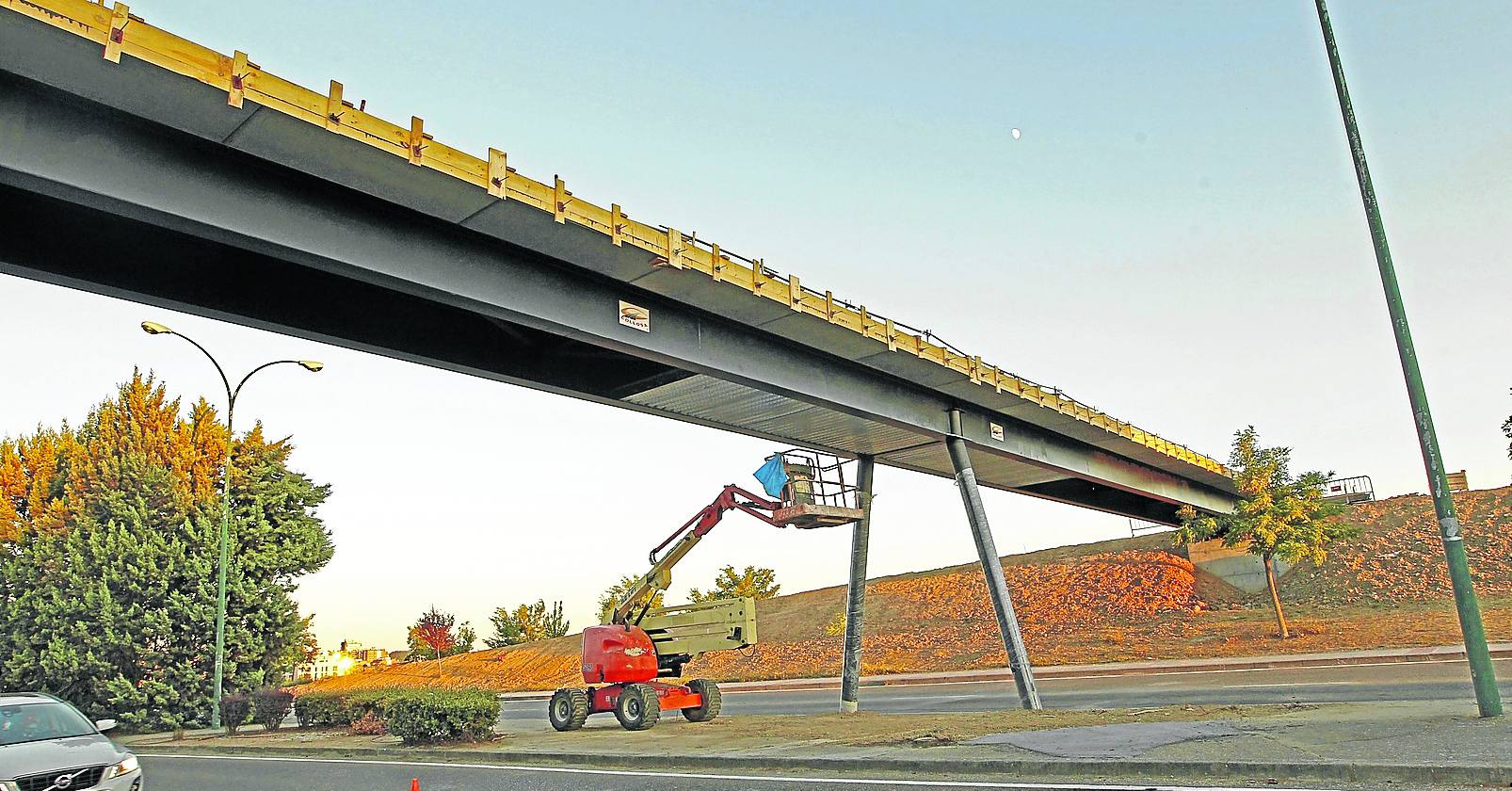 El corte de la calle Antigua provocó retenciones en el primer día de obras