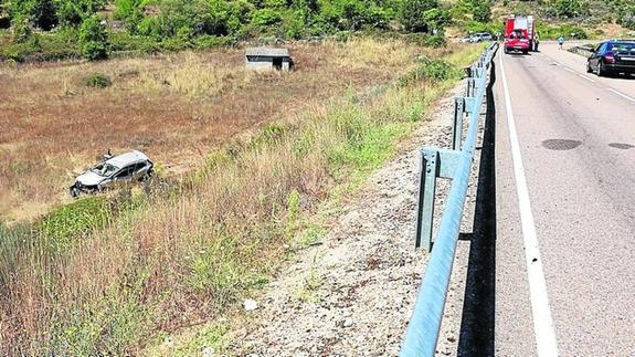 Un herido grave y tres leves tras sacar de la carretera un vehículo a otro en Masueco