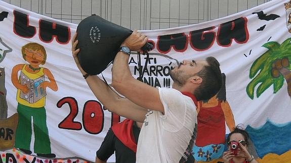 Campeones en empinar el codo