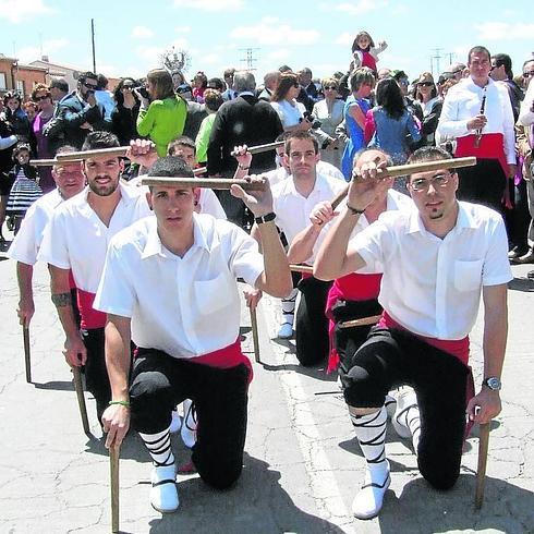 Los grupos de paleo y dulzainas impulsan el folclore de Cantalapiedra