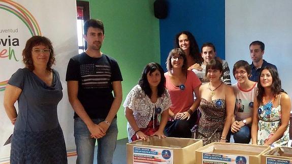 Cruz Roja recibe el material escolar recopilado por la Lanzadera de Empleo