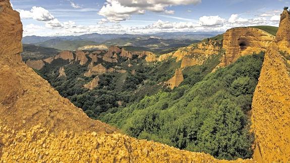 Las Médulas baten su propio récord de visitas en verano