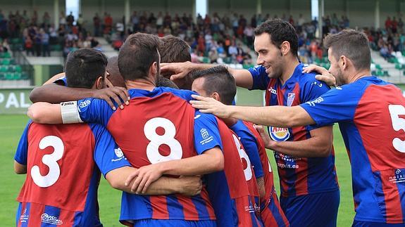 Ayrton descorcha el champán