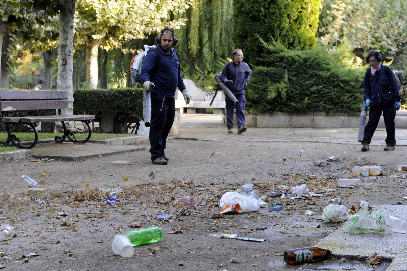 Toneladas de basura inundan el parque de Las Moreras