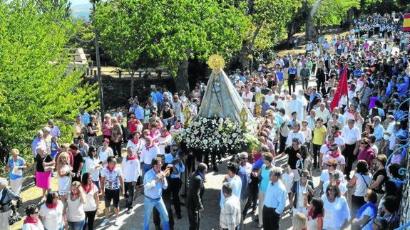 Miles de personas arropan a la patrona de Béjar en su día grande