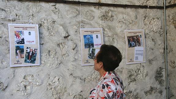 La Plaga muestra en una exposición 50 años de fiestas a través de sus programas oficiales