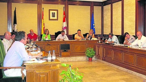Alta tensión en un largo pleno en Béjar que acaba sin explicaciones convincentes