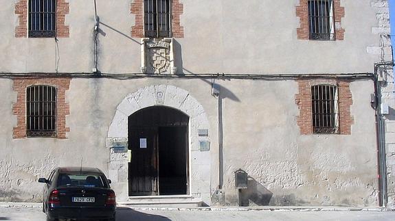 La Escuela de Adultos ofrece una amplia variedad de cursos y talleres