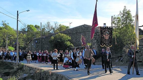 Sorihuela arropa a su querido Cristo de Valvanera de vuelta a la ermita