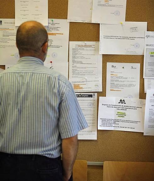 Cuatro de cada diez parados llevan más de dos años buscando empleo en Castilla y León