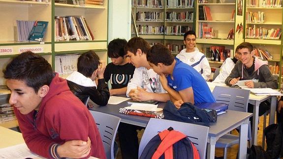 Los institutos recuperan el pulso con el aval de menos 'cates'