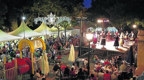 La oposición reclama que sean las últimas ferias sin actos festivos en los barrios