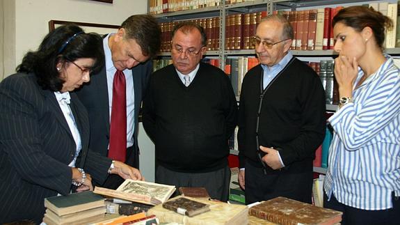 Los Padres Carmelitas catalogan 5.000 ejemplares de su biblioteca